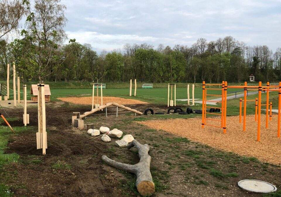 Pflanzung der Bäume beim Kletter- und Spielpark