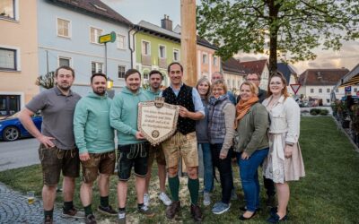 Maibaum aufstellen Marktplatz 29.04.2023